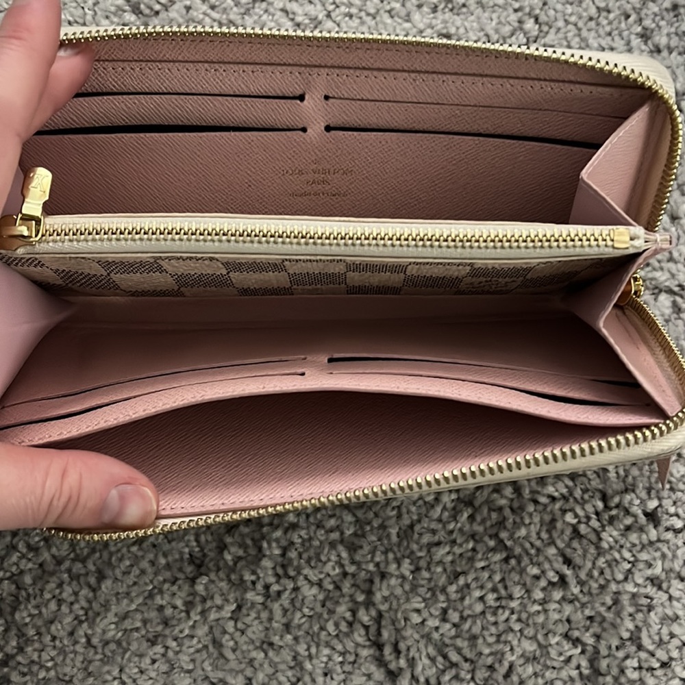 Louis Vuitton Damier Azur Clémence Wallet - Cream and Gray - Picture 3 of 5